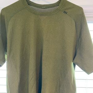 Lululemon workout shirt